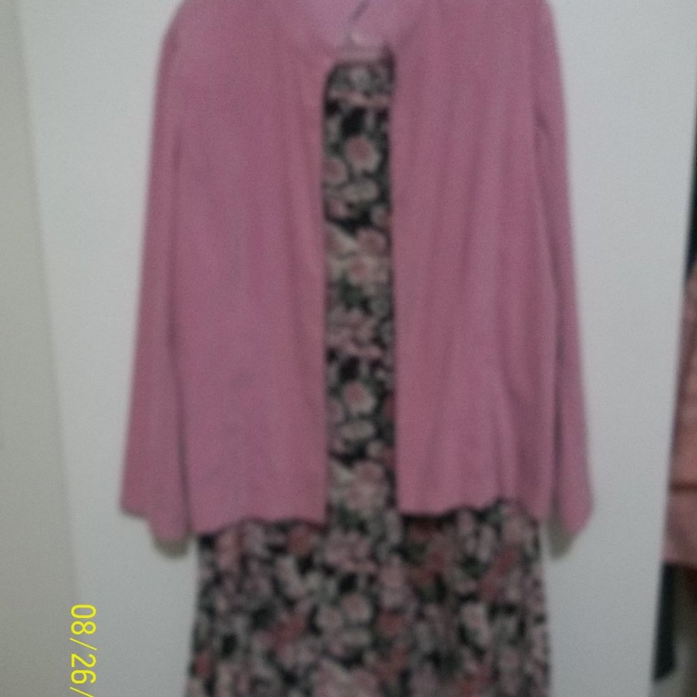 Two piece skirt/jacket pink/multi, size XL